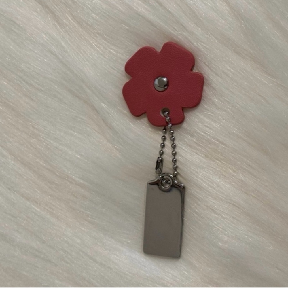 Coach Tea Rose Hangtag - Picture 2 of 3